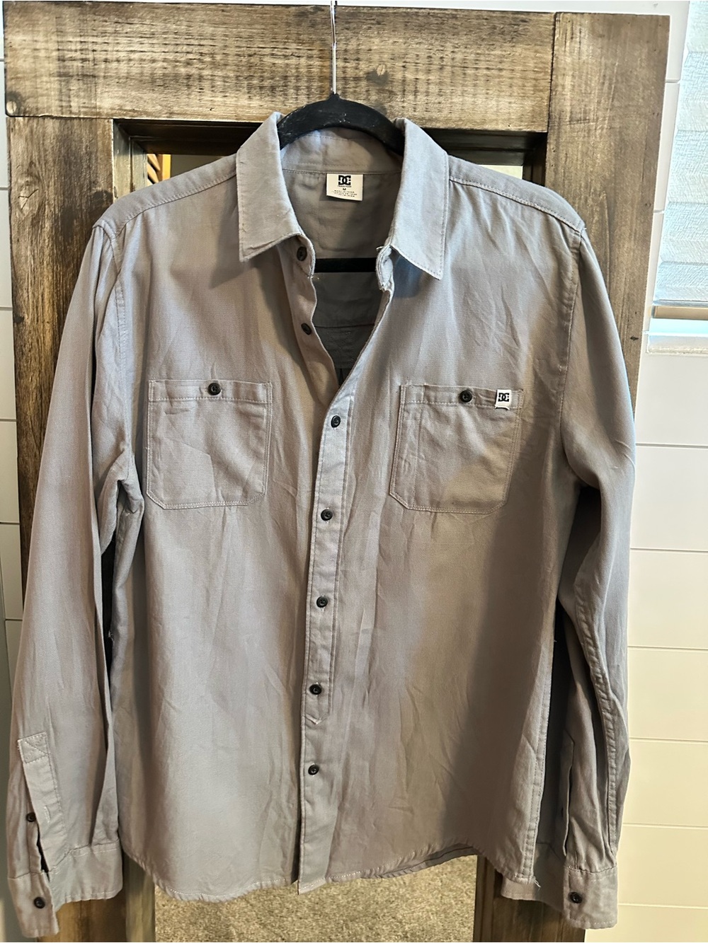 DC Shoes Mens Gray Long Sleeve Button Front Shirt Size M Cotton Skate Streetwear